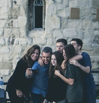 التعارف والاصدقاء