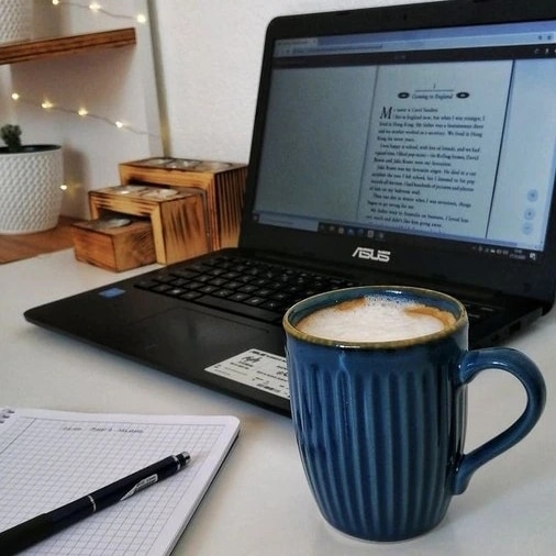 طلاب وطالبات الجامعات